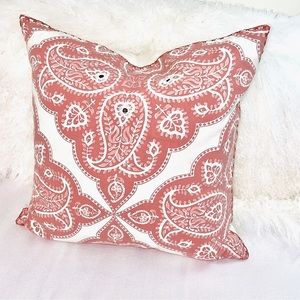 EUC Pottery Barn Decorative Pillow Cover 24”x24”